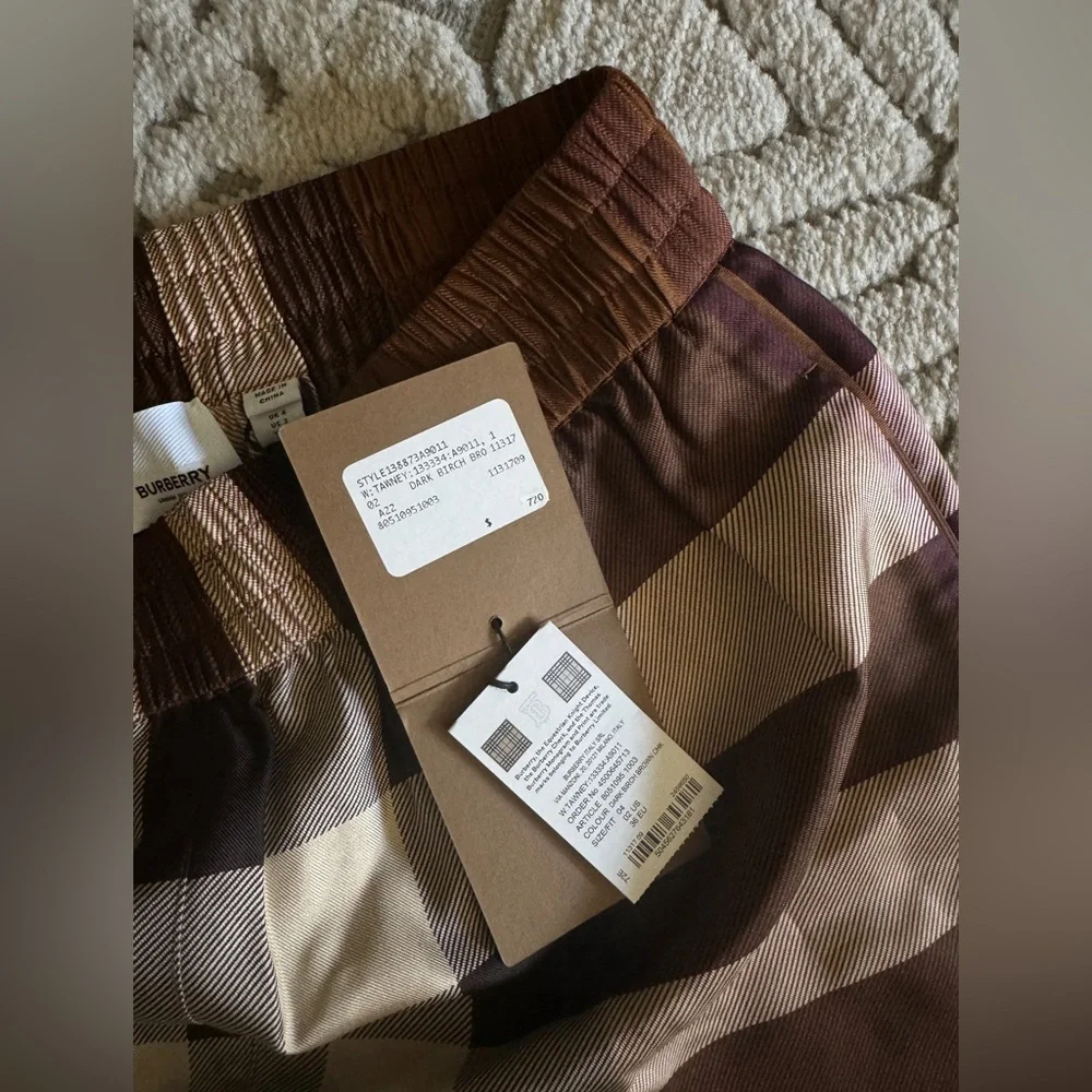 SILK CHECK BURBERRY SHORTS WOMENS Size 2 US - Picture 7 of 11